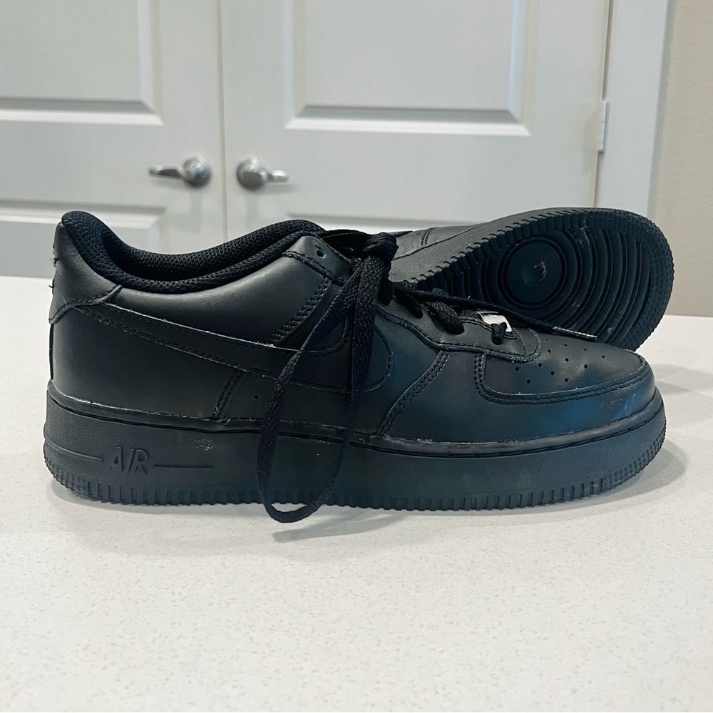 Black Nike Air Force 1